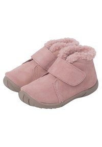 Stivali in suede rosa con una fodera morbida e pelosa, dotati di una fascia in Velcro per la chiusura e una suola in gomma texturizzata per una buona aderenza.