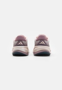 adidas Performance SUPERNOVA SOLUTION - Road running shoes - off white/sandy pink metallic/sandy pink