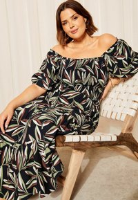 Curves Like These SHIRRED - REGULAR FIT - Denné šaty - black palm