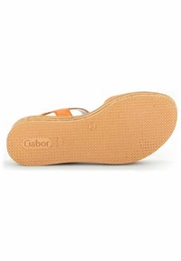 Orange sandal sål med struktureret gummi, præget logo, fladt design og detaljeret kanttrim. Ideel til afslappet brug.