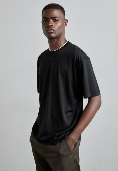 Emporio Armani Pamata T-krekls - black