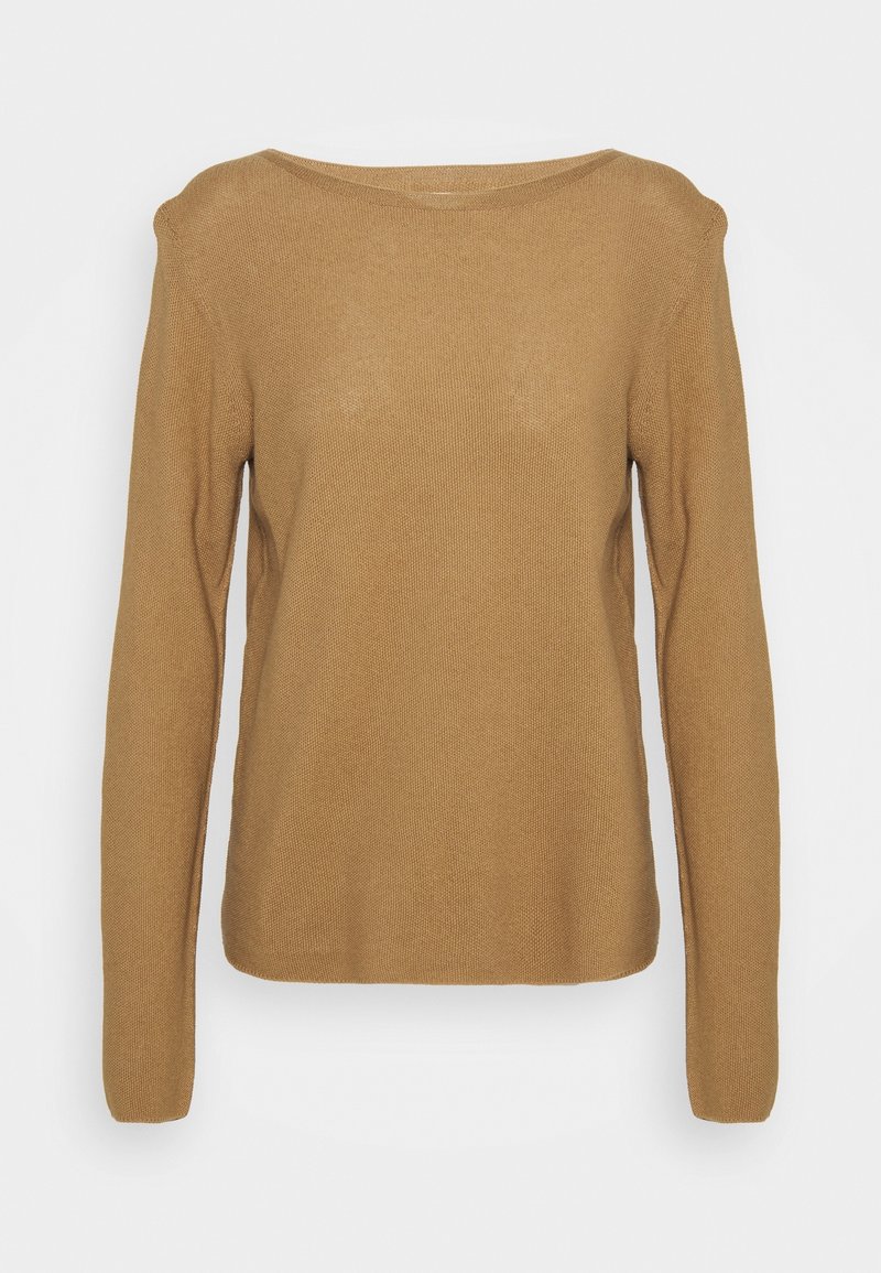 Pull à manches longues couleur camel, à coupe ample, fabriqué en tricot doux, avec un col large et arrondi et des poignets côtelés.