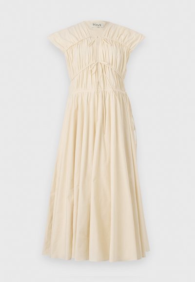 Ecru katoenen jurk met een fitted bodice, geplooide details en een vloeiende rok. Heeft korte, gestructureerde mouwen en een verstelbare koordomtrek.