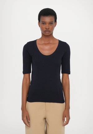 Marineblauw T-shirt met korte mouwen en een ronde hals. Gemaakt van gladde stof, heeft een aansluitend ontwerp en subtiele stikseldetails.