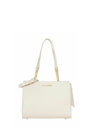Sac à main en cuir blanc avec des accents en chaîne dorée, une bandoulière réglable et le logo "Valentino" embossé à l'avant. Texture lisse.