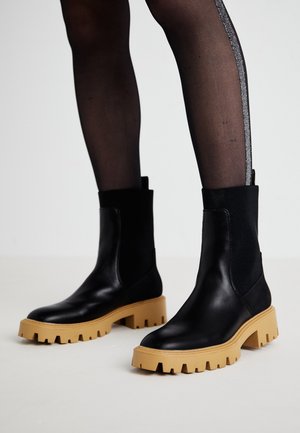 ONLBETTY CHELSEA BOOT - Puszābaki ar platformu - black