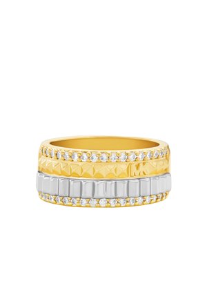 Gold- und Silberbandring mit einer Reihe kleiner klarer Steine oben und unten, strukturierten mittleren Bändern und eingravierten Initialen "MK".