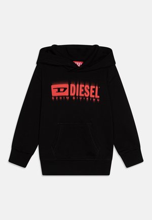 Felpa nera con cappuccio dotata di tasca a marsupio frontale, polsini a costine e un audace logo "DIESEL" rosso con effetto sfumato.