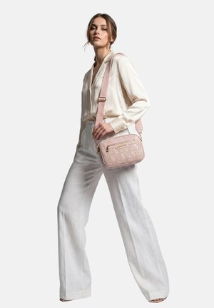 Gian Marco Venturi, GIAN MARCO VENTURI CROSSBODY BAG - Schoudertas - pink