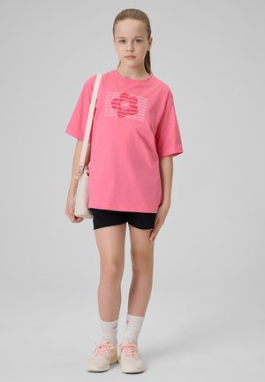 4F, - Krótkie spodenki sportowe