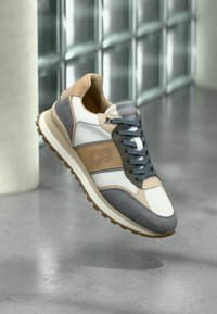 Kijelölve, grey/white/cognac