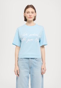 MAX&Co. BOXYCLAIM - Μπλουζάκι με στάμπα - light blue