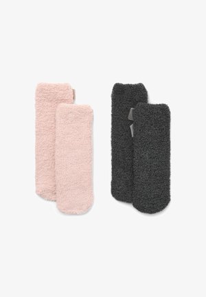 Set di due paia di calzini pelosi: rosa chiaro e grigio scuro. Morbido al tatto, forma rettangolare, con dettagli cuciti e senza fantasia.