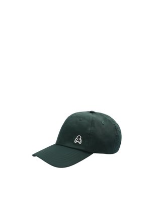 Gorra de béisbol verde oscuro con un pequeño logo blanco de calavera y huesos cruzados en el centro delantero.
