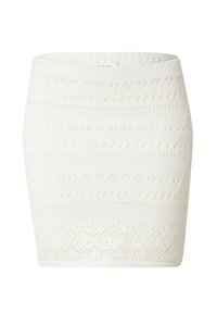 Weißes gestricktes Tube-Top mit strukturierten horizontalen Mustern, kleinen Blumenformen und Rautenmotiven am Saum. Weiches, elastisches Material.