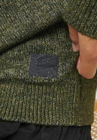 Jack & Jones JCOSPACE MOCK NECK - Džemper - olive night