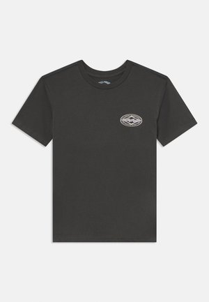 T-shirt nera in cotone con scollo rotondo e maniche corte, con un piccolo logo ovale stampato sul petto in beige e bianco.