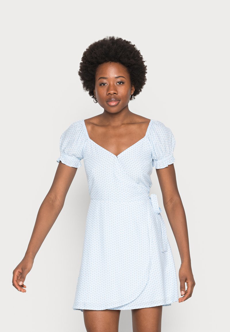 Hollister Co. BEST IS BACK WOVEN WRAP DRESS - Vestido de dia - blue pattern