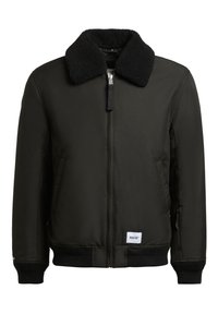 Schwarze Bomberjacke aus glattem Material. Sie verfügt über einen großen schwarzen Kunstfellkragen, einen Reißverschluss vorne und gerippte Bündchen mit seitlichen Taschen.