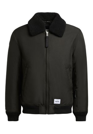 Musta pommikaukkavaate, joka on valmistettu sileästä materiaalista. Siinä on iso musta shearling-kaulus, etuvetoketju ja ribbikudottu hihnat sekä sivutaskut.