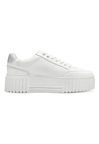 Sneaker platform bianche con tomaia in pelle liscia, punta rotonda e suola spessa a coste. Presentano un accento metallico sul tallone.