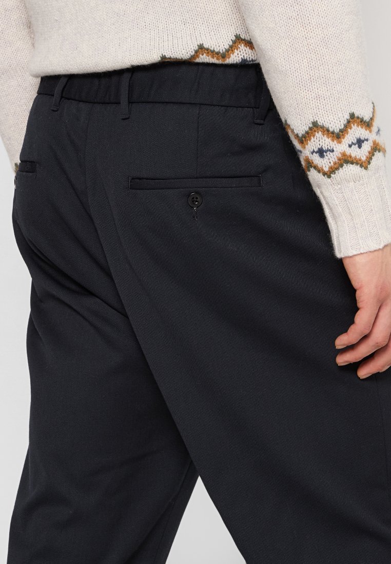 SLIM FIT