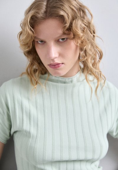 Filippa K MOCK NECK - Basic póló - mint green