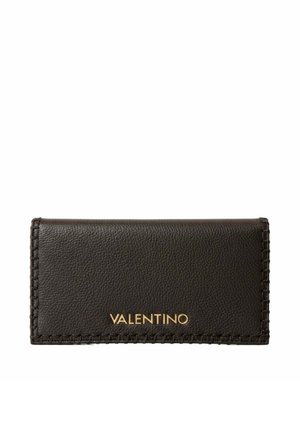 Portefeuille Valentino en cuir texturé noir avec bords cousus et logo doré centré sur le devant.