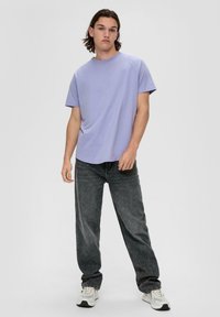 QS MID RISE - Straight leg jeans - steingrau