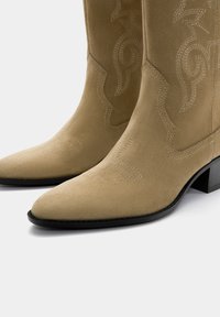 PULL&BEAR WITH TOPSTITCHING - Botine cowboy/biker - beige