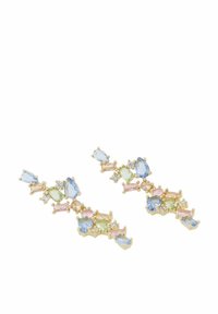 Guldtonade örhängen med olika ädelstenar i blå, grön, rosa och klar, med en elegant kaskaddesign och intrikata inställningar.