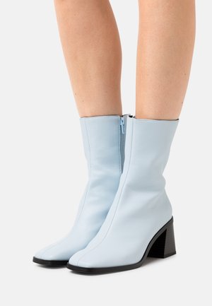 Monki, Bottines - light blue
