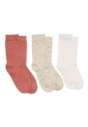 Tres pares de calcetines hasta la mitad de la pantorrilla en colores sólidos dispuestos uno al lado del otro: rojo óxido, beige claro y blanco roto.