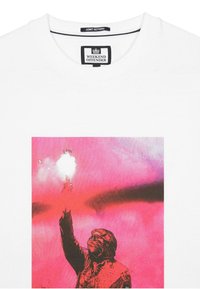 Weekend Offender T-shirts - white