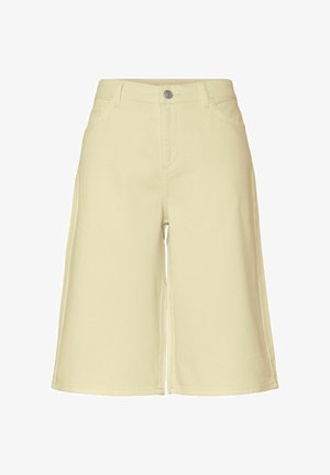 Lys beige knelang jeansshorts med frontknapp, glidelås, beltehemper og sidelommer.