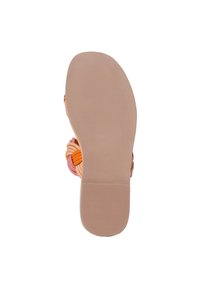 Infradito in gomma multicolore caratterizzati da un design annodato, suola piatta con righe e una soletta beige liscia. Taglia indicata come 37.