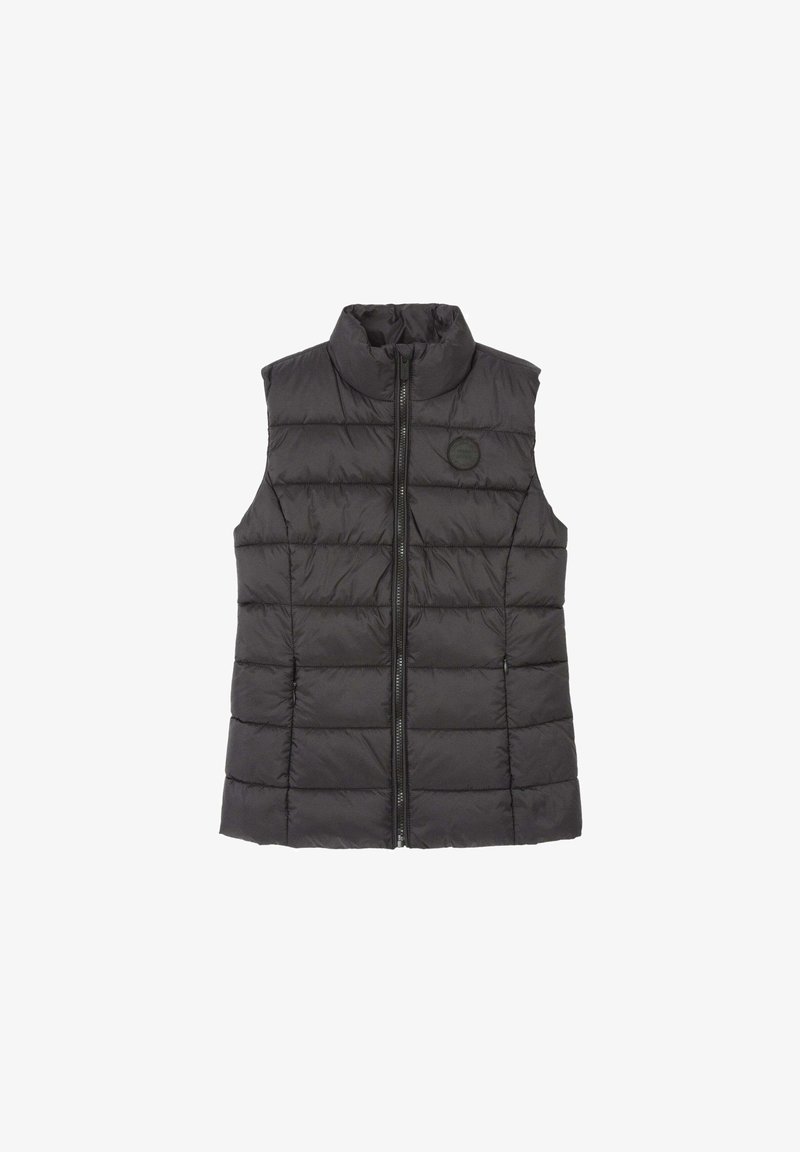 Gilet matelassé noir avec un col haut, fermeture éclair et design matelassé. Comprend un patch logo rond sur le côté supérieur gauche.
