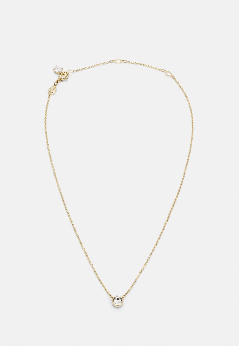 Collier délicat en chaîne d'or avec un pendentif en pierre précieuse ronde et claire et une fermeture à mousqueton sur fond blanc.