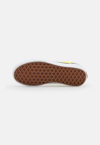 Vans OLD SKOOL  - Zapatillas - blazing yellow/true white