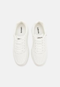 Levi's® Sporta apavi - brilliant white