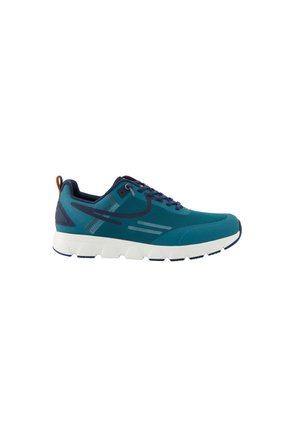Athletischer Sneaker in Türkis und Marineblau mit weißer, segmentierter Sohle, vorn mit Schnürung und braunem Fersenlasche auf weißem Hintergrund, Seitenansicht.