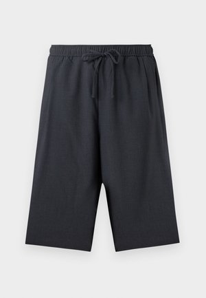 Schwarze knielange Shorts mit elastischem Bund und Kordelzug, gerade geschnitten, vor weißem Hintergrund dargestellt.