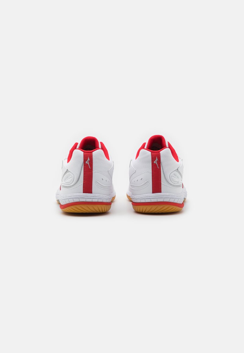 Mizuno WAVE DRIVE 9 - Multicourt Tennisschuh - white/high risk red 