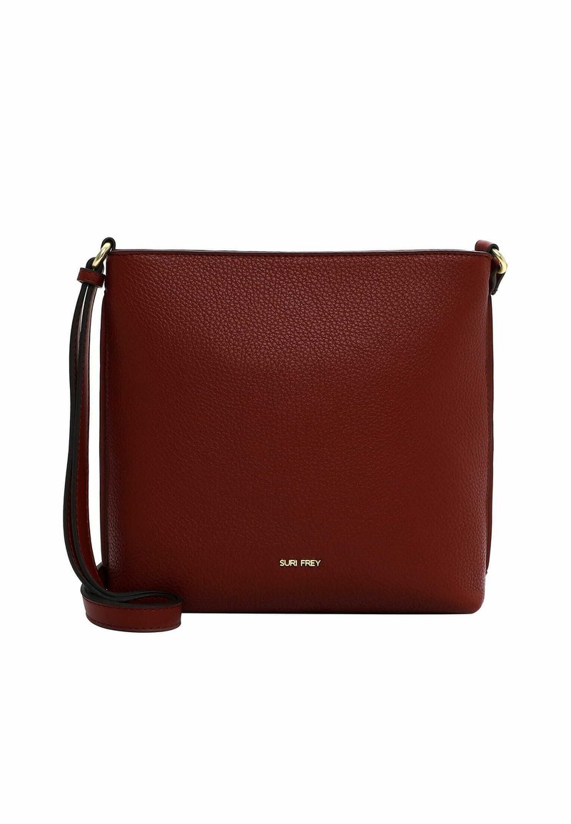 Borsa a tracolla rossa in pelle con superficie testurizzata, hardware dorato e tracolla regolabile. Presenta un design minimalista e un dettaglio con il logo.