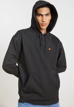 Sudadera con capucha negra, hecha de una mezcla de algodón, que cuenta con un bolsillo frontal y un pequeño logotipo multicolor en el pecho. Textura suave.