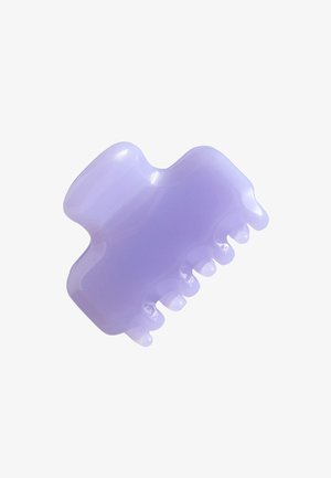 Piccola molletta per capelli in plastica lavanda traslucida con denti arrotondati su sfondo bianco.