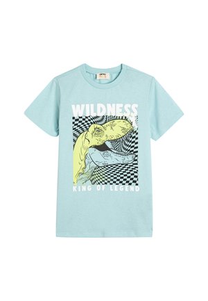 Hellblaues Baumwoll-T-Shirt mit einem Grafikdruck eines Dinosauriers, kariertem Hintergrund und dem Text "WILDNESS KING OF LEGEND" in Weiß.