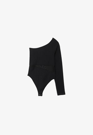 Schwarzer Langarm-Bodysuit mit einem einseitigen Design, das einen durchsichtigen Ausschnitt und Druckknöpfe am Boden aufweist. Glatter Stofftextur.