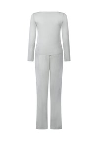 Grijze langharige top met een bateauhals, gecombineerd met bijpassende wijde broek. Soepele, zachte stof met minimale naden en een uniforme uitstraling.
