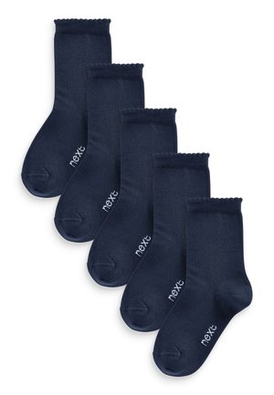 Marineblaue Baumwollsocken, fünf Stück im Set, mit gerippten Bündchen und gewelltem Saum. Jedes Paar zeigt ein weißes gesticktes Logo.